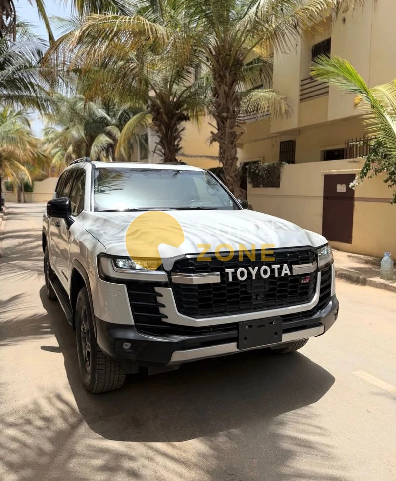 TOYOTA TOYOTA LAND CRUISER 300 GR-SPORT - 00KM - — photo principale